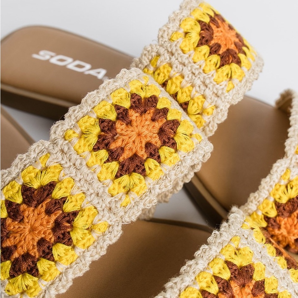 Soda Womens Crochet Slide Sandals Size 8 Yellow Sunflower Boho Chic Square Toe - Picture 4 of 7